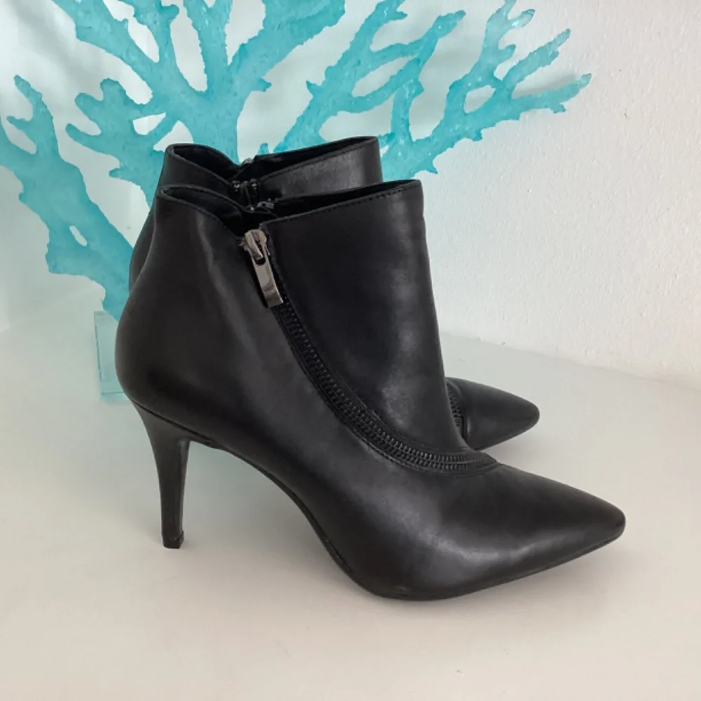 AEROSOLES HEELREST ANKLE ZIPPER ACCENT BOOTIES BOOTS 3.5 in Heel Sz 7.5